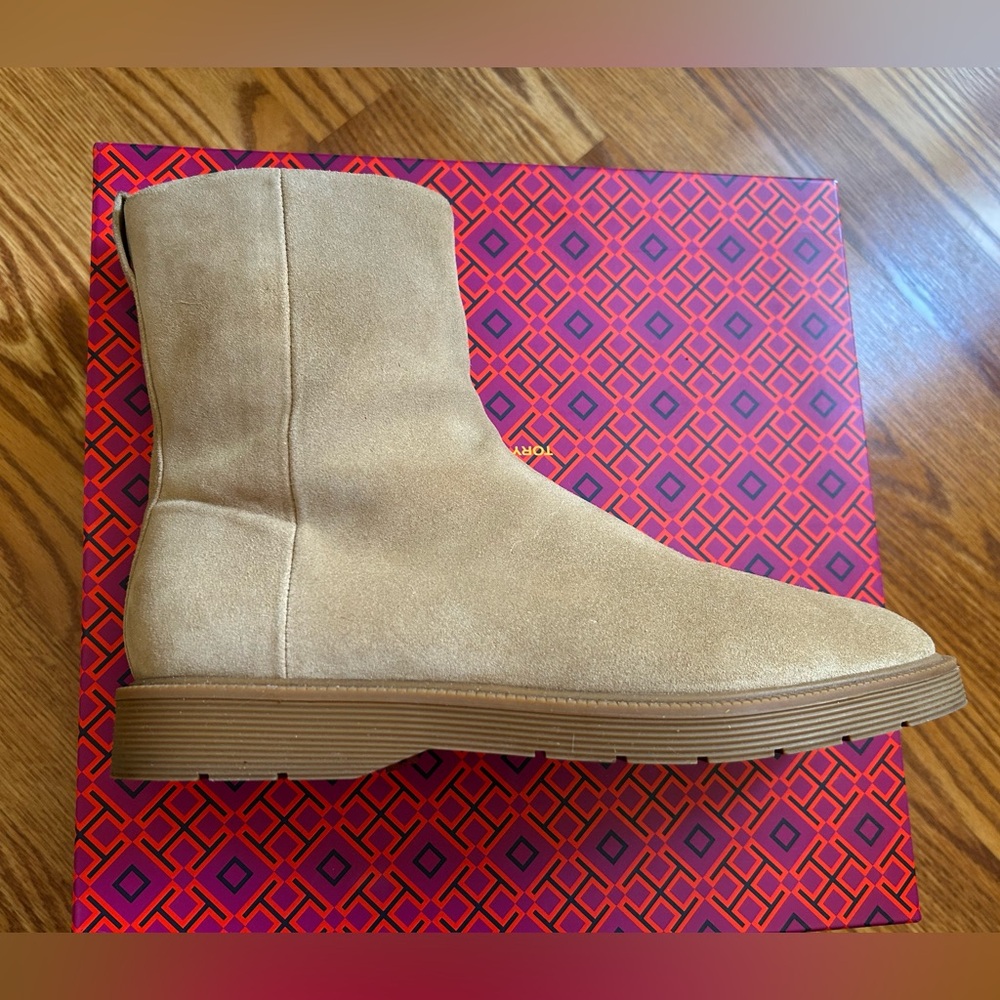 VINCE Kady suede leather ankle boots/ booties. Water repellent.